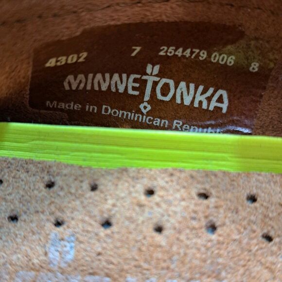 Minnetonka Tan Moccasins, Suede Slip On Comfort Flats Women's Size 7.5 - Picture 6 of 8